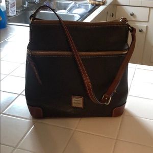 Dooney n bourse purse